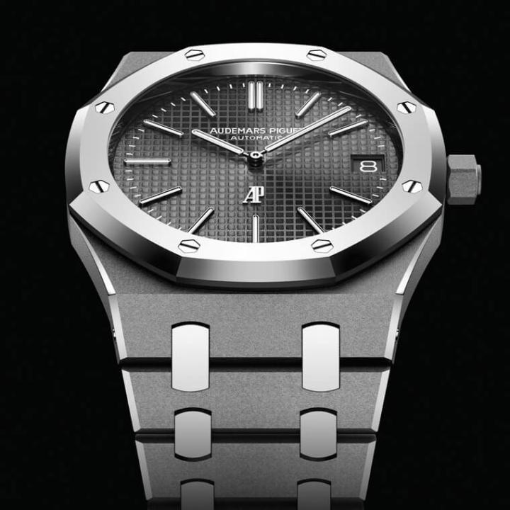 AUDEMARS PIGUET Royal Oak “Jumbo” Extra-Thin。预估价：CHF 160,000～320,000 