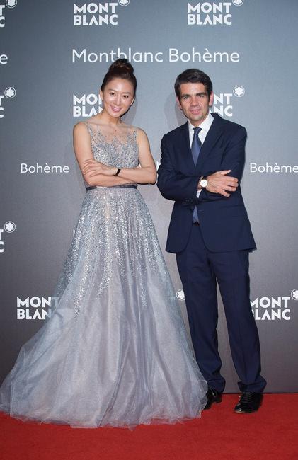 韩国女星金喜爱（左）及MONTBLANC全球总裁Jérôme Lambert（右）