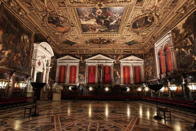 艺术圣殿圣洛克大会堂珍藏有许多威尼斯画派最后大师Tintoretto的珍贵画作