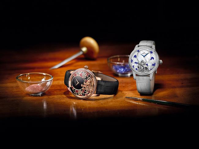  JAQUET DROZ两款全新腕表采用清新的白金及雅克德罗蓝色、温暖的红金与紫红色形成绝妙搭配